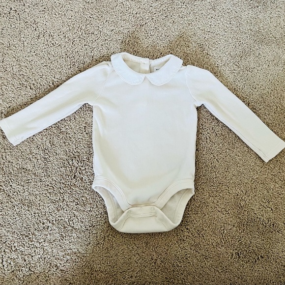 Baby Gap White Collared Long Sleeve Button Down Onesie 18-24 months - Picture 2 of 6